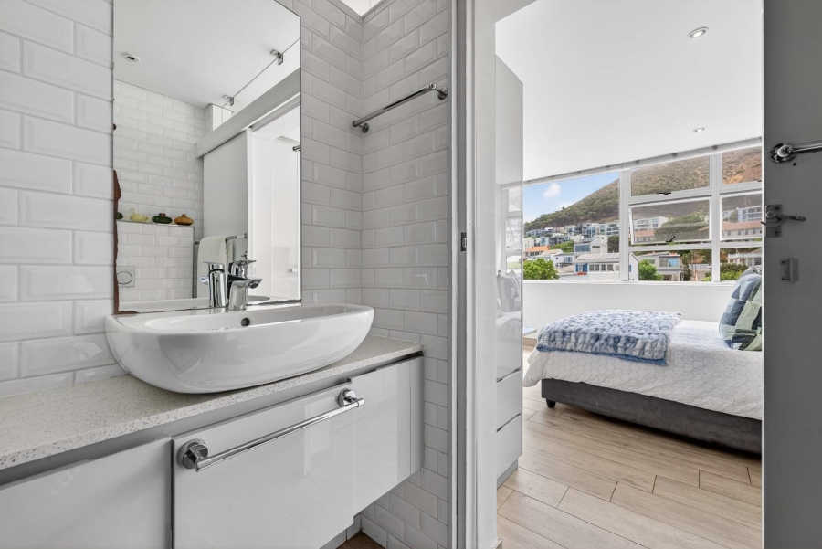 To Let 1 Bedroom Property for Rent in Sea Point Western Cape